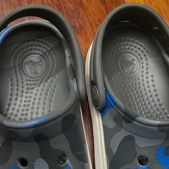Crocs in toddler size 4/5 - Picture 4 of 6